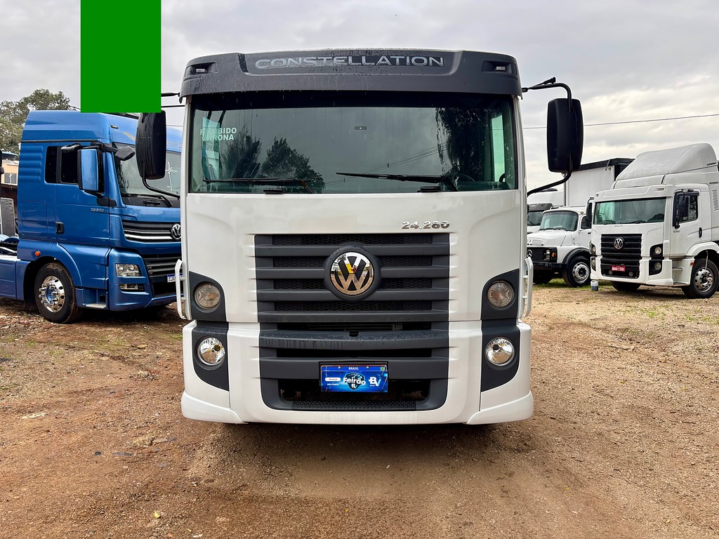 Caminhão VOLKSWAGEN VW 24280 Carga Seca ANO 2013 de Peregrino Caminhões no Paraná