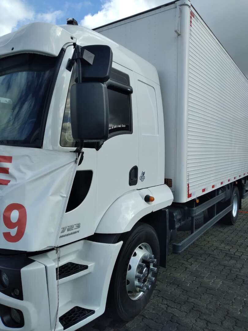 Caminhão FORD CARGO 1723 Baú Furgão ANO 2017
