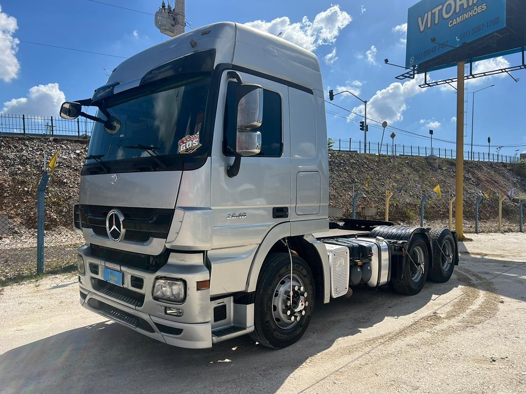 Caminhão MERCEDES BENZ MB 2546 Cavalo Mecânico ANO 2011