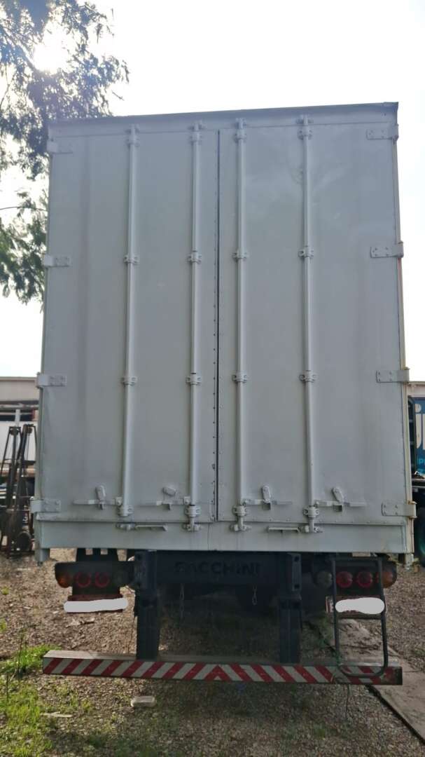 Carreta SEMI-REBOQUE BAU SIDER Facchini ANO 2009 3 Eixos de Pratic Sider no Paraná