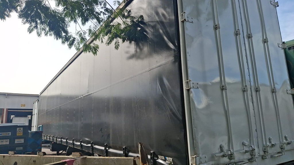 Carreta SEMI-REBOQUE BAU SIDER Facchini ANO 2009 3 Eixos de Pratic Sider no Paraná