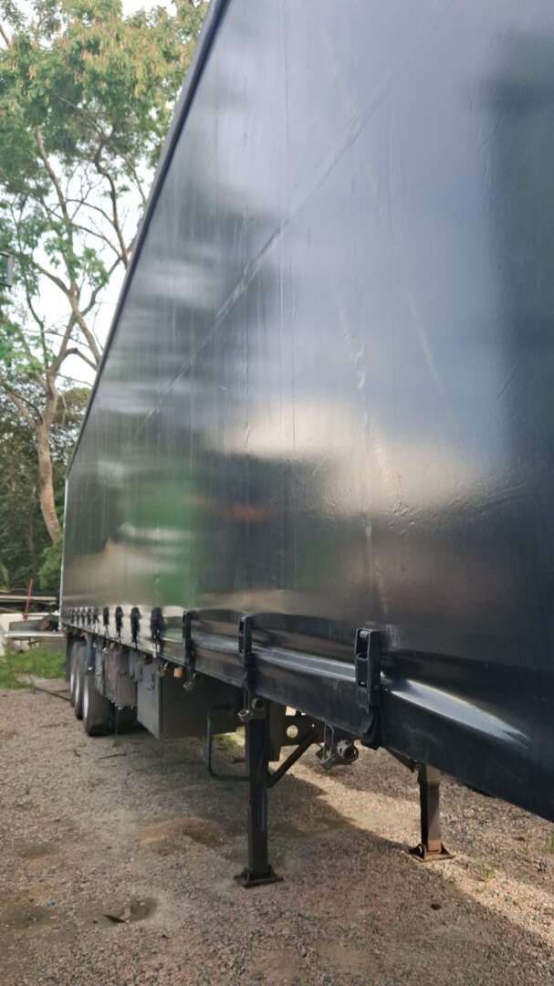 Carreta SEMI-REBOQUE BAU SIDER Facchini ANO 2009 3 Eixos de Pratic Sider no Paraná