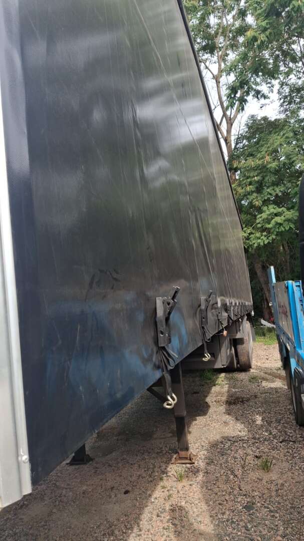 Carreta SEMI-REBOQUE BAU SIDER Facchini ANO 2009 3 Eixos de Pratic Sider no Paraná