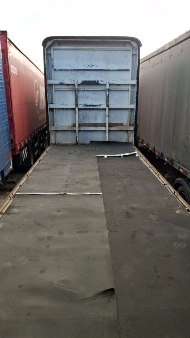 Carreta SEMI-REBOQUE BAU SIDER Facchini ANO 2013 3 Eixos