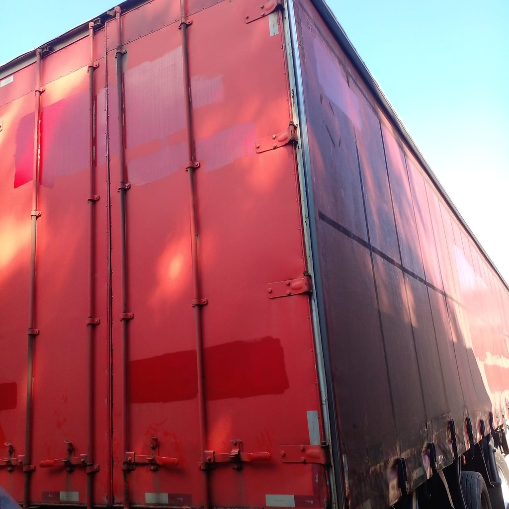 Carreta SEMI-REBOQUE BAU SIDER Guerra ANO 2010 3 Eixos de Pratic Sider no Paraná