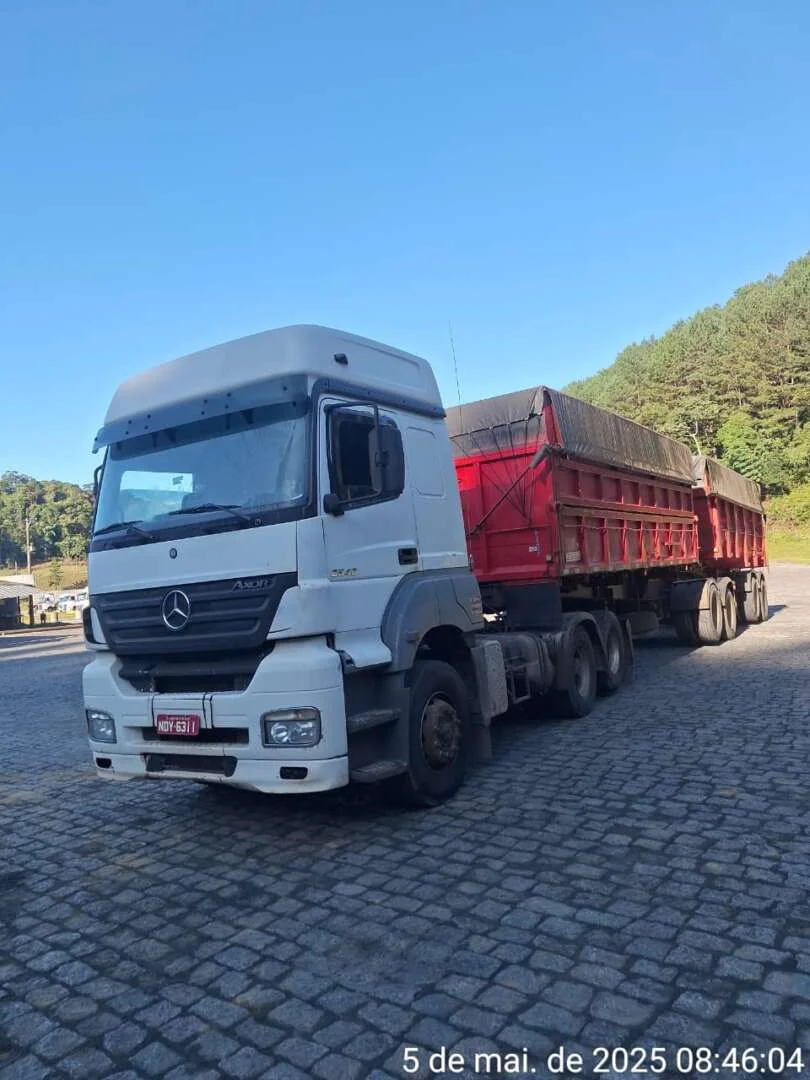 Caminhão MERCEDES BENZ MB 2540 ANO 2009 Conjunto Cavalo + Carreta Bicaçamba ANO 2010 de Enak Canuto Teixeira no Mato Grosso