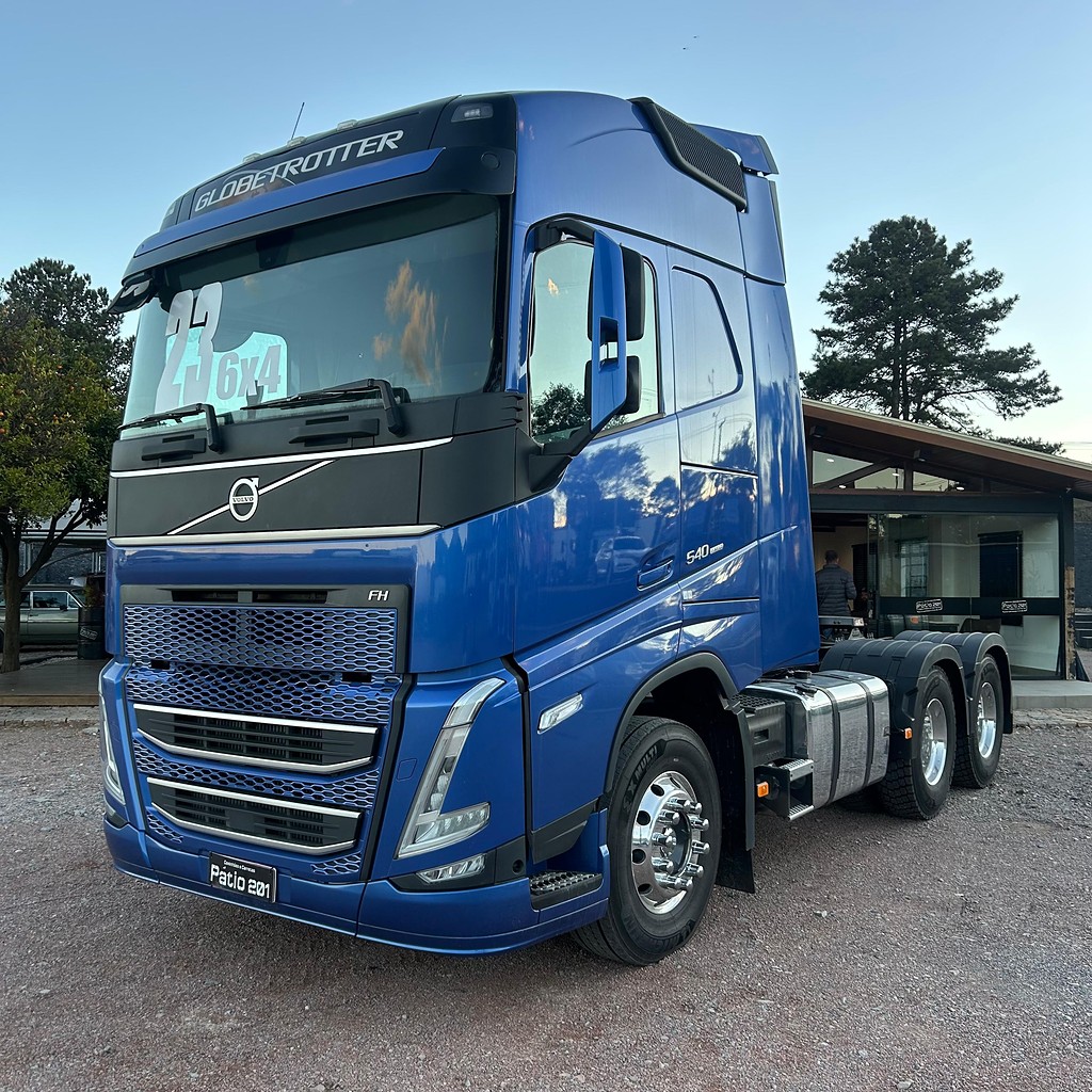 Caminhão VOLVO FH 540 Cavalo Mecânico ANO 2023 de Patio 201 Caminhoes e Carretas no Paraná