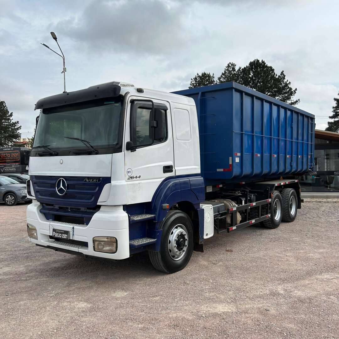 Caminhão MERCEDES BENZ MB 2644 Roll on off ANO 2009 de Patio 201 Caminhoes e Carretas no Paraná