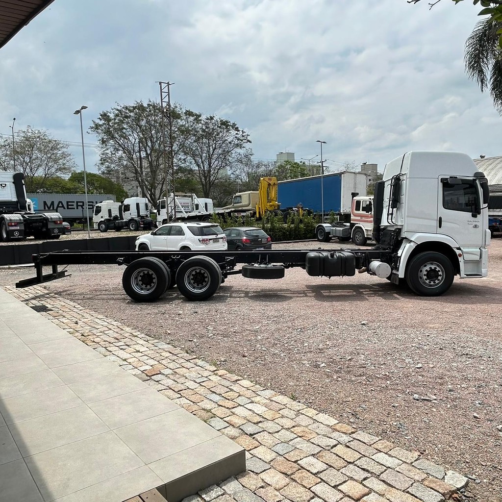 Caminhão VOLKSWAGEN VW 24280 Chassis ANO 2023 de Patio 201 Caminhoes e Carretas no Paraná