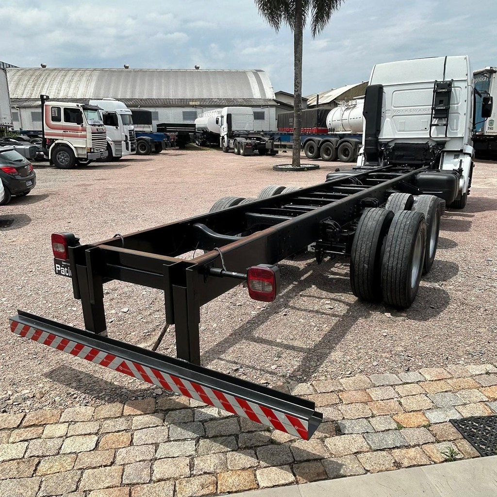 Caminhão VOLKSWAGEN VW 24280 Chassis ANO 2023 de Patio 201 Caminhoes e Carretas no Paraná