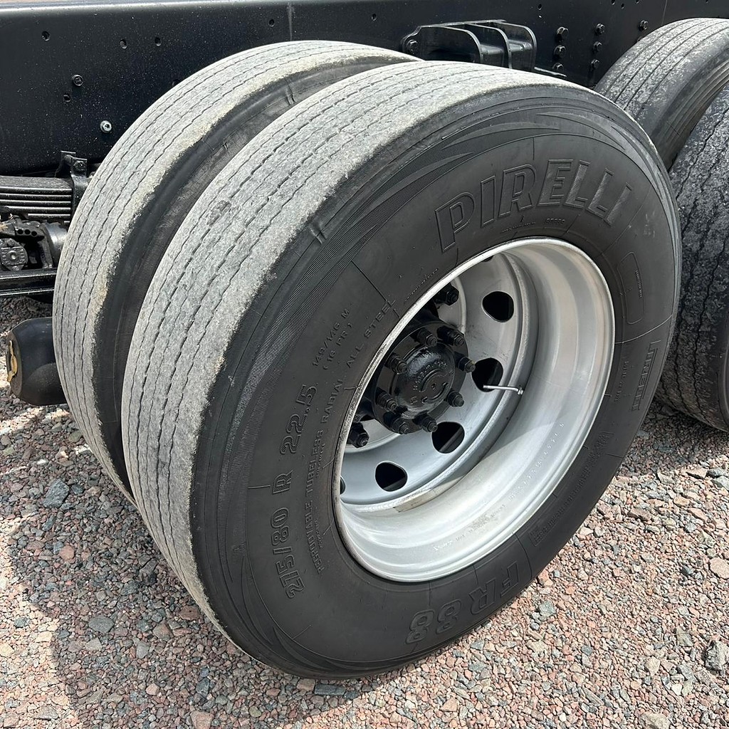 Caminhão VOLKSWAGEN VW 24280 Chassis ANO 2023 de Patio 201 Caminhoes e Carretas no Paraná