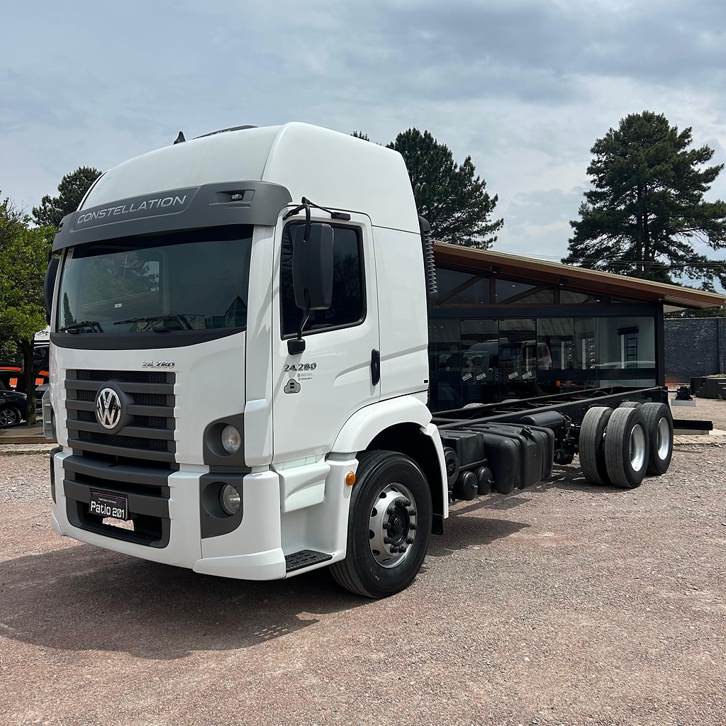Caminhão VOLKSWAGEN VW 24280 Chassis ANO 2023 de Patio 201 Caminhoes e Carretas no Paraná