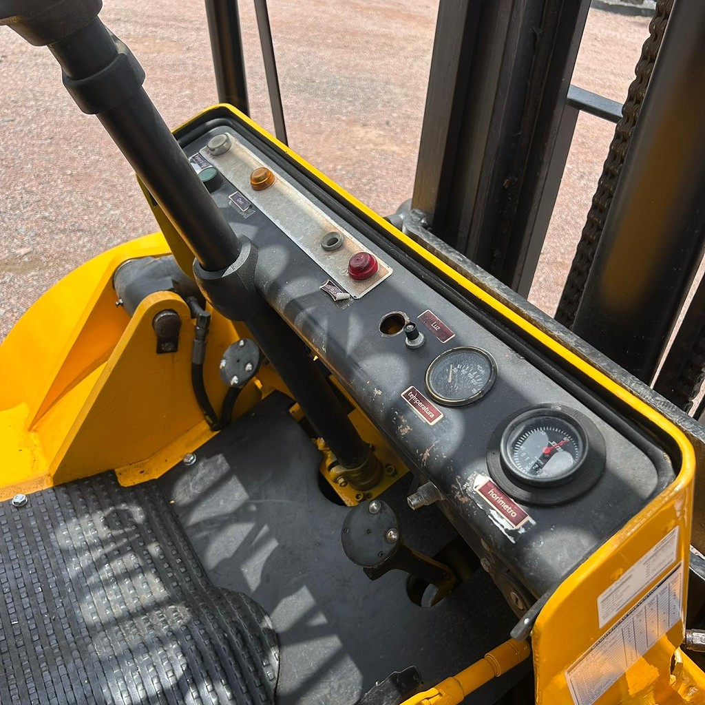 EMPILHADEIRA HYSTER H80.J ANO 1990 de Patio 201 Caminhoes e Carretas no Paraná