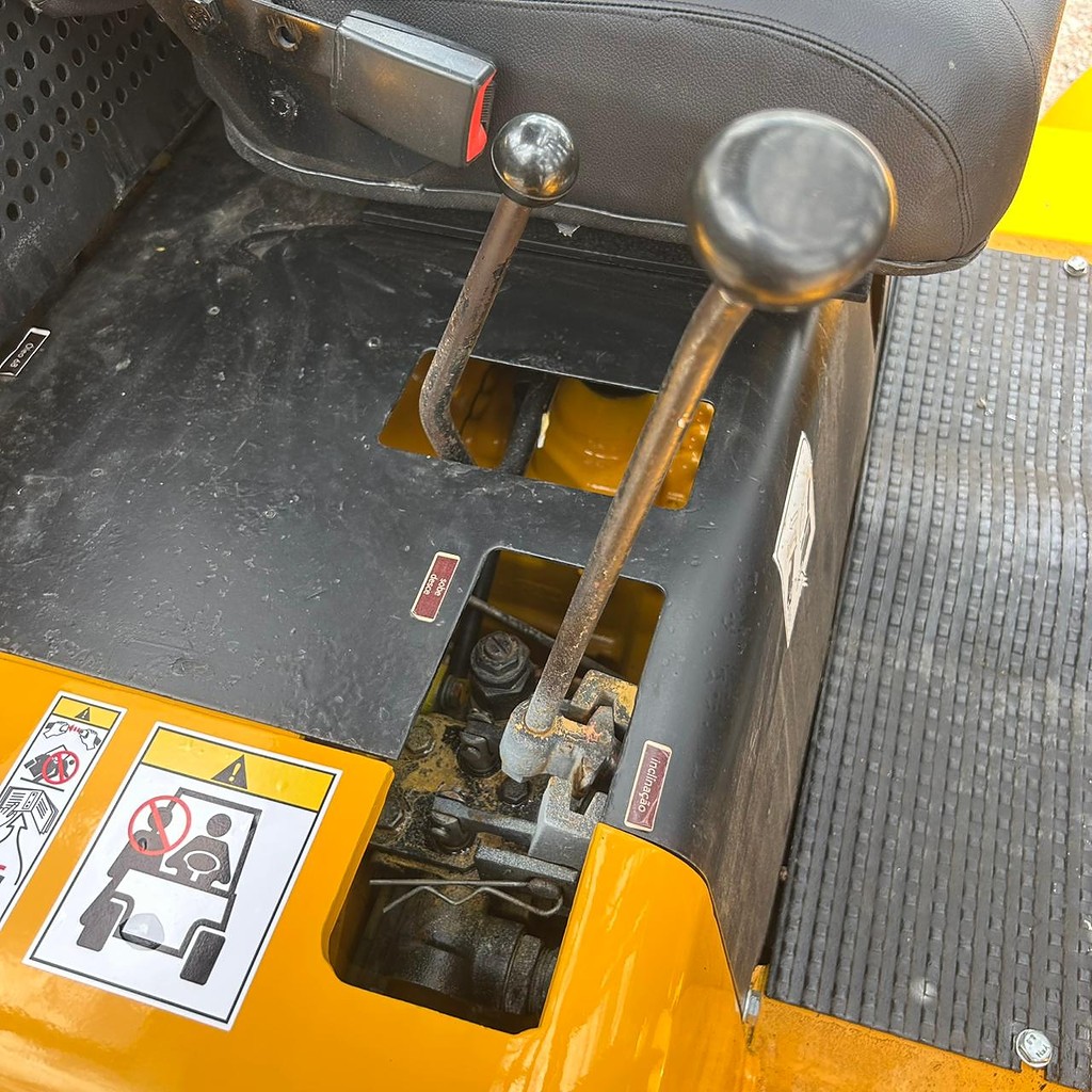 EMPILHADEIRA HYSTER H80.J ANO 1990 de Patio 201 Caminhoes e Carretas no Paraná