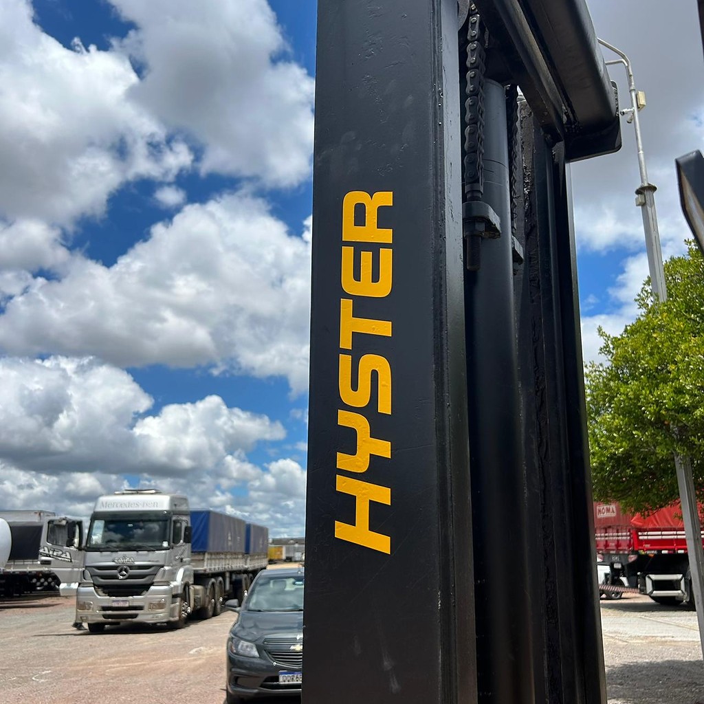 EMPILHADEIRA HYSTER H80.J ANO 1990 de Patio 201 Caminhoes e Carretas no Paraná