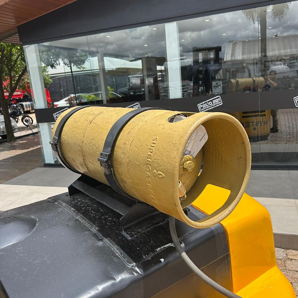 EMPILHADEIRA HYSTER H80.J ANO 1990 de Patio 201 Caminhoes e Carretas no Paraná