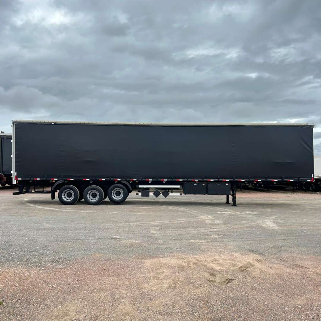 Carreta SEMI-REBOQUE BAU SIDER São Pedro ANO 2020 3 Eixos de Patio 201 Caminhoes e Carretas no Paraná