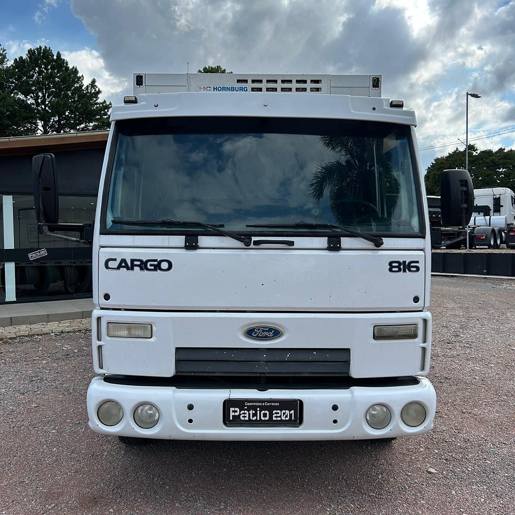 Caminhão FORD CARGO 816 Baú Frigorífico ANO 2013 de Patio 201 Caminhoes e Carretas no Paraná