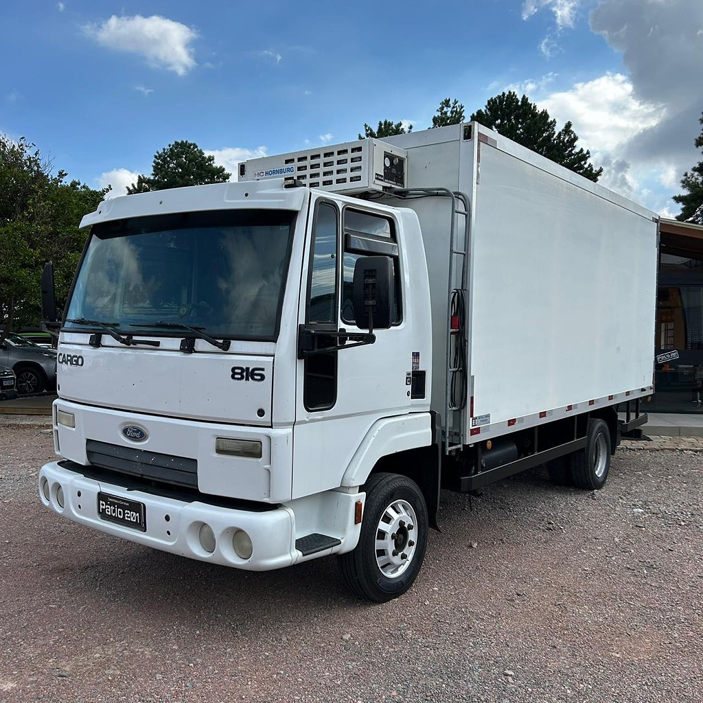 Caminhão FORD CARGO 816 Baú Frigorífico ANO 2013 de Patio 201 Caminhoes e Carretas no Paraná