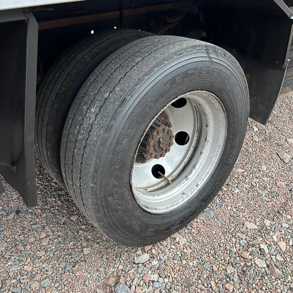 Caminhão FORD CARGO 816 Baú Frigorífico ANO 2013 de Patio 201 Caminhoes e Carretas no Paraná