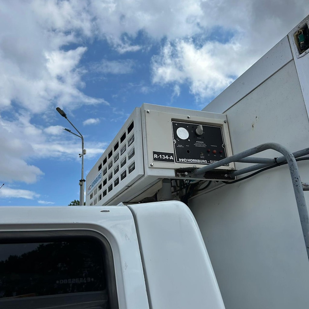 Caminhão FORD CARGO 816 Baú Frigorífico ANO 2013 de Patio 201 Caminhoes e Carretas no Paraná