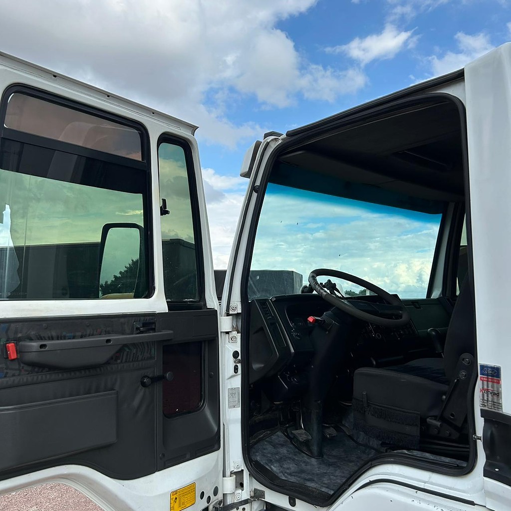 Caminhão FORD CARGO 816 Baú Frigorífico ANO 2013 de Patio 201 Caminhoes e Carretas no Paraná