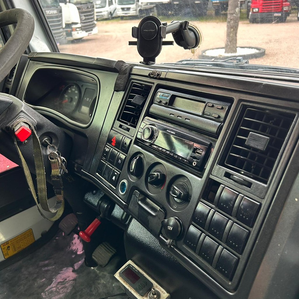 Caminhão FORD CARGO 816 Baú Frigorífico ANO 2013 de Patio 201 Caminhoes e Carretas no Paraná