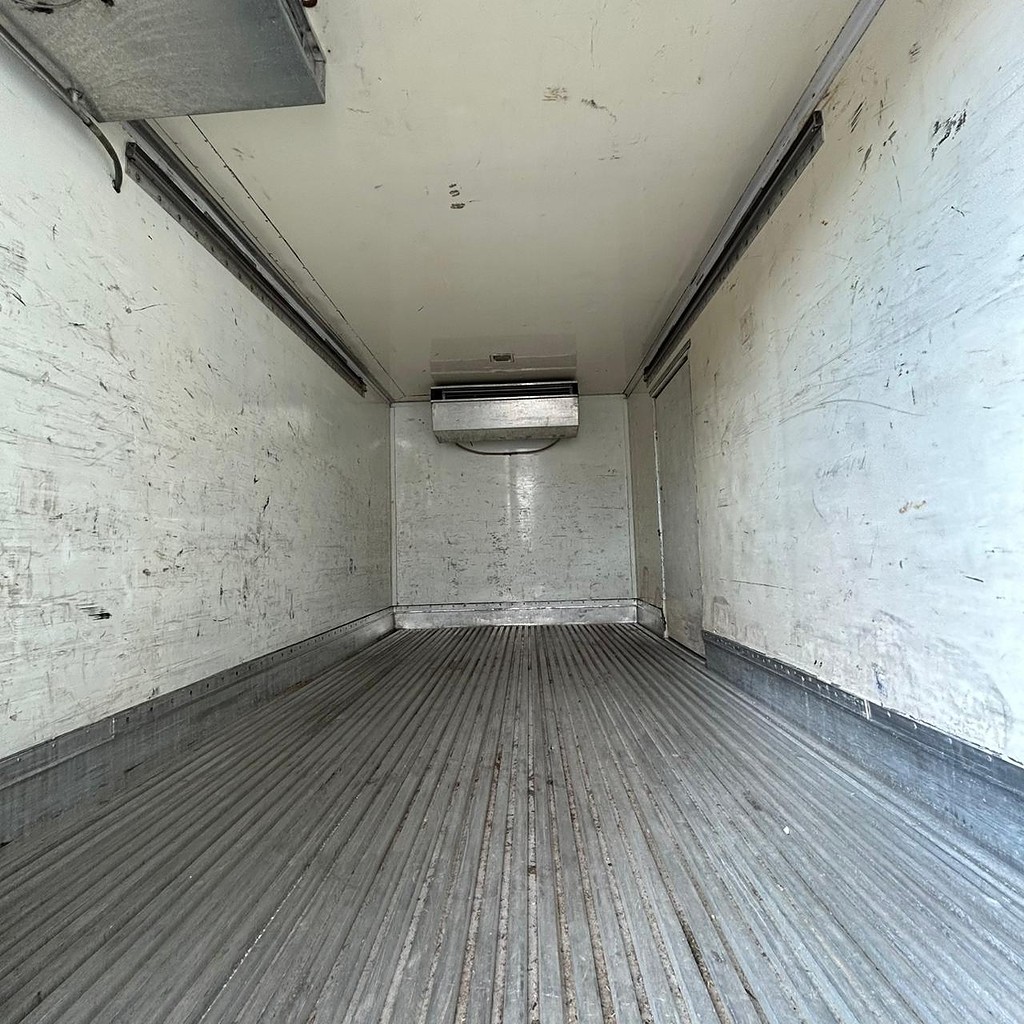 Caminhão FORD CARGO 816 Baú Frigorífico ANO 2013 de Patio 201 Caminhoes e Carretas no Paraná