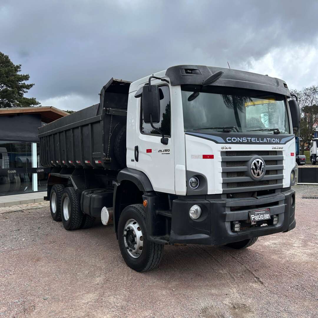 Caminhão VOLKSWAGEN VW 26280 Caçamba Basculante ANO 2013 de Patio 201 Caminhoes e Carretas no Paraná