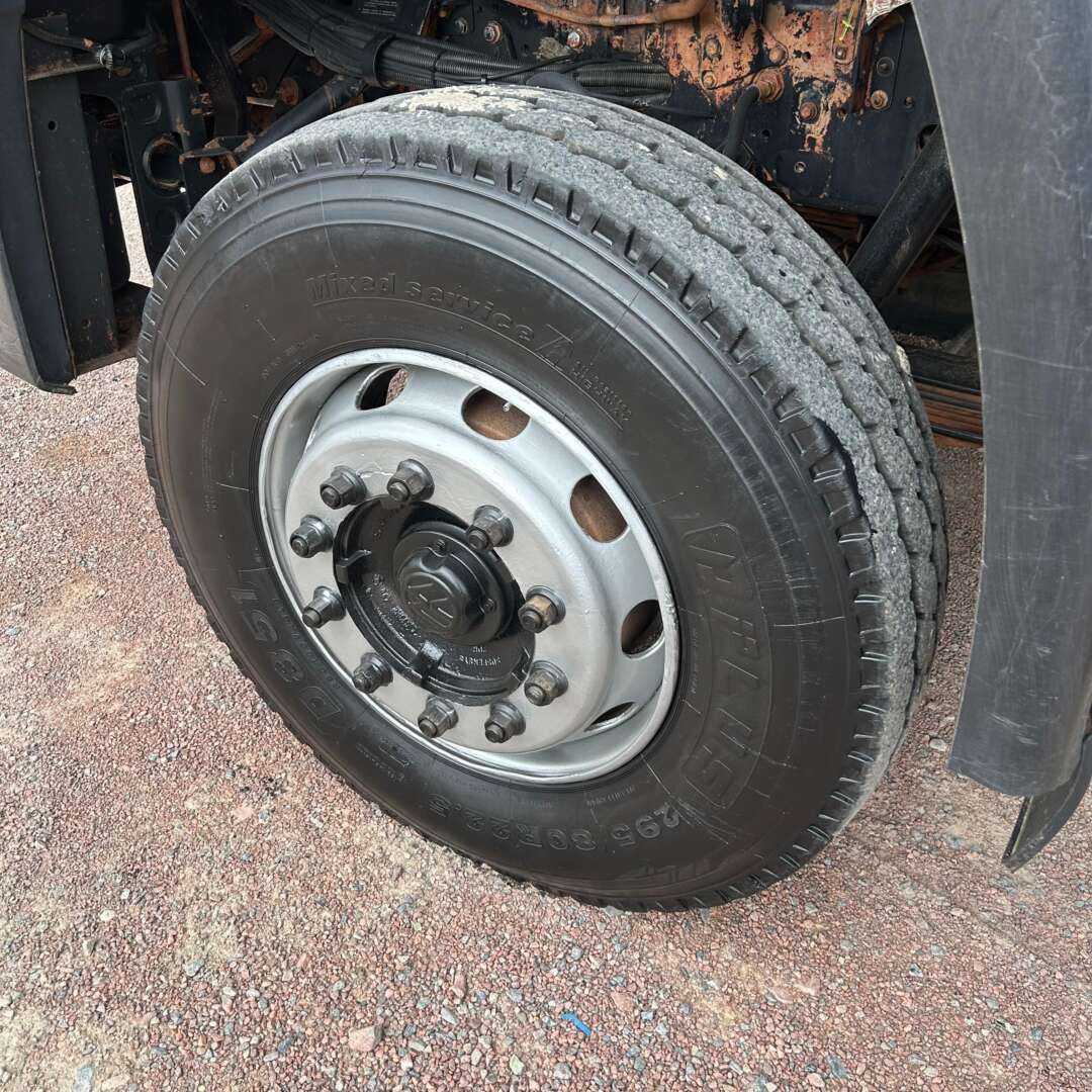 Caminhão VOLKSWAGEN VW 26280 Caçamba Basculante ANO 2013 de Patio 201 Caminhoes e Carretas no Paraná