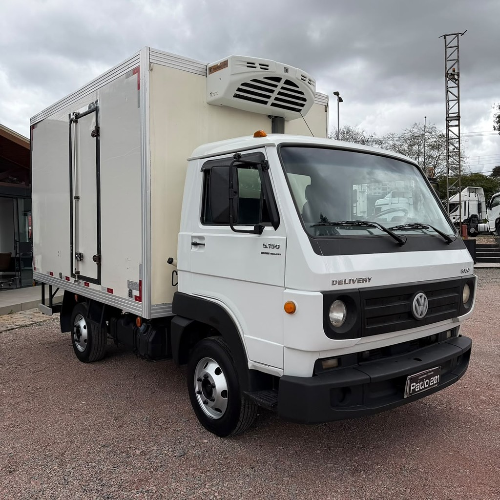 Caminhão VOLKSWAGEN VW 5150 Baú Frigorífico ANO 2015 de Patio 201 Caminhoes e Carretas no Paraná