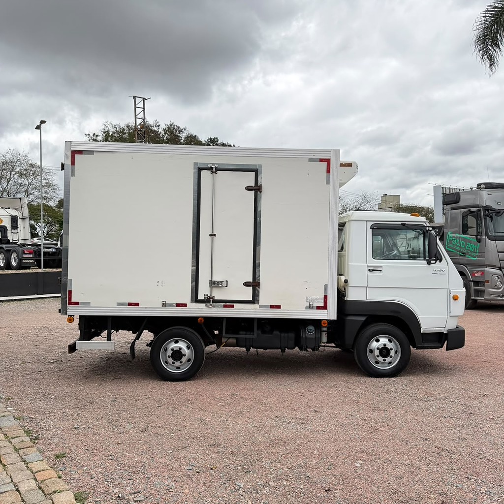 Caminhão VOLKSWAGEN VW 5150 Baú Frigorífico ANO 2015 de Patio 201 Caminhoes e Carretas no Paraná