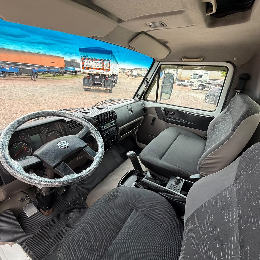 Caminhão VOLKSWAGEN VW 5150 Baú Frigorífico ANO 2015 de Patio 201 Caminhoes e Carretas no Paraná