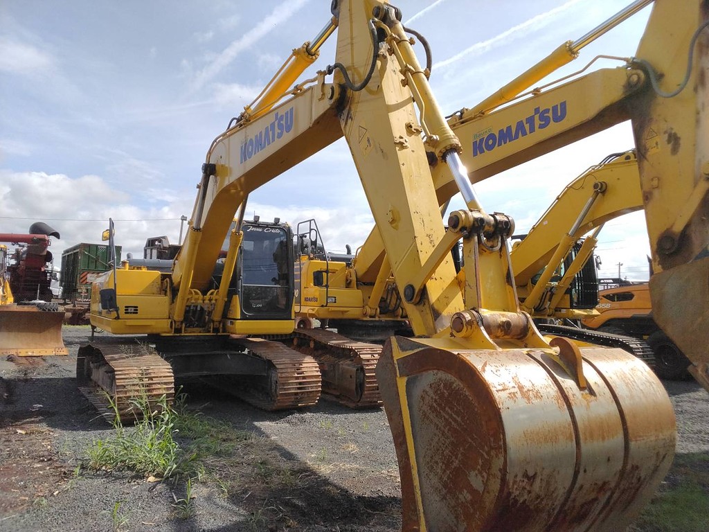 ESCAVADEIRA KOMATSU PC210 ANO 2022 de Fernando Vamos Seminovos em São Paulo