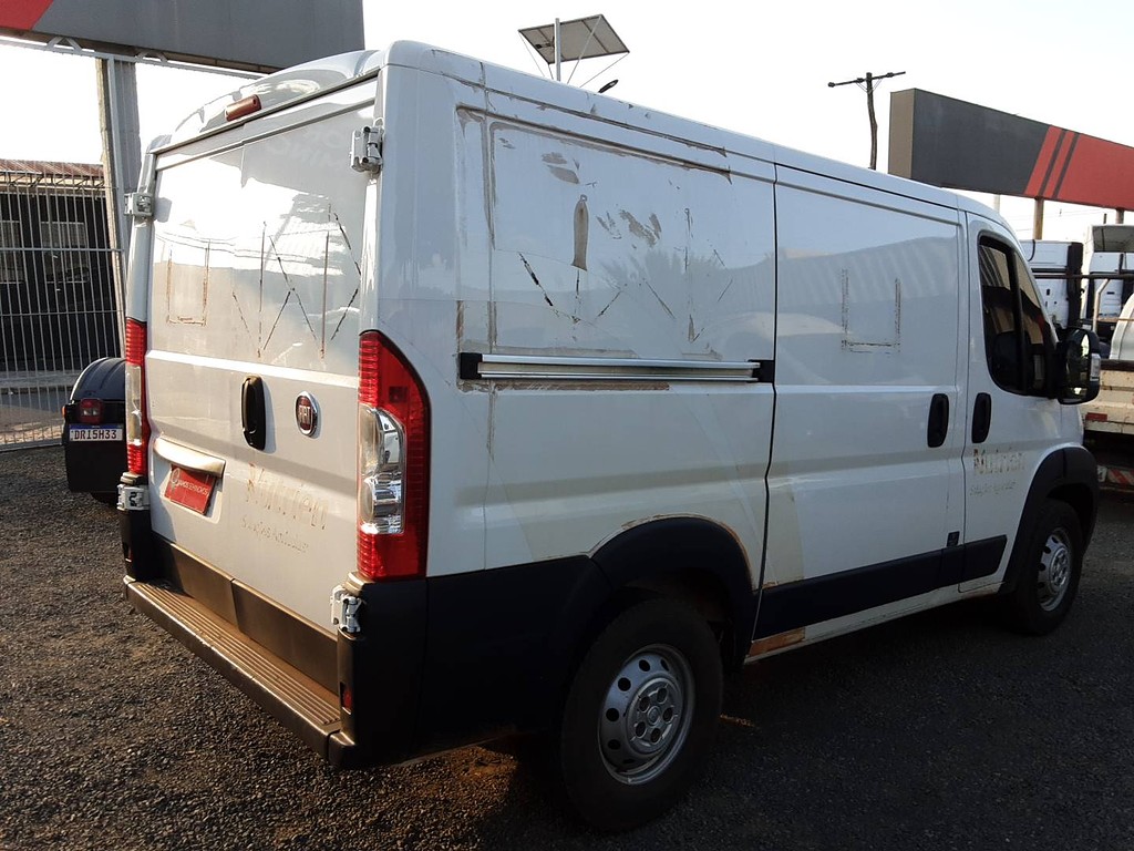 Caminhão ·UTILITÁRIO FIAT DUCATO CARGO 2.3 Baú Furgão ANO 2019 de Thiago Vamos Seminovos em São Paulo