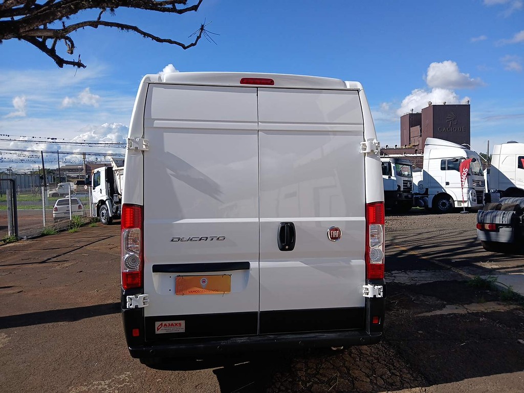 Caminhão ·UTILITÁRIO FIAT DUCATO MAXICARGO 2.3 Baú Furgão ANO 2021 de Thiago Vamos Seminovos em São Paulo