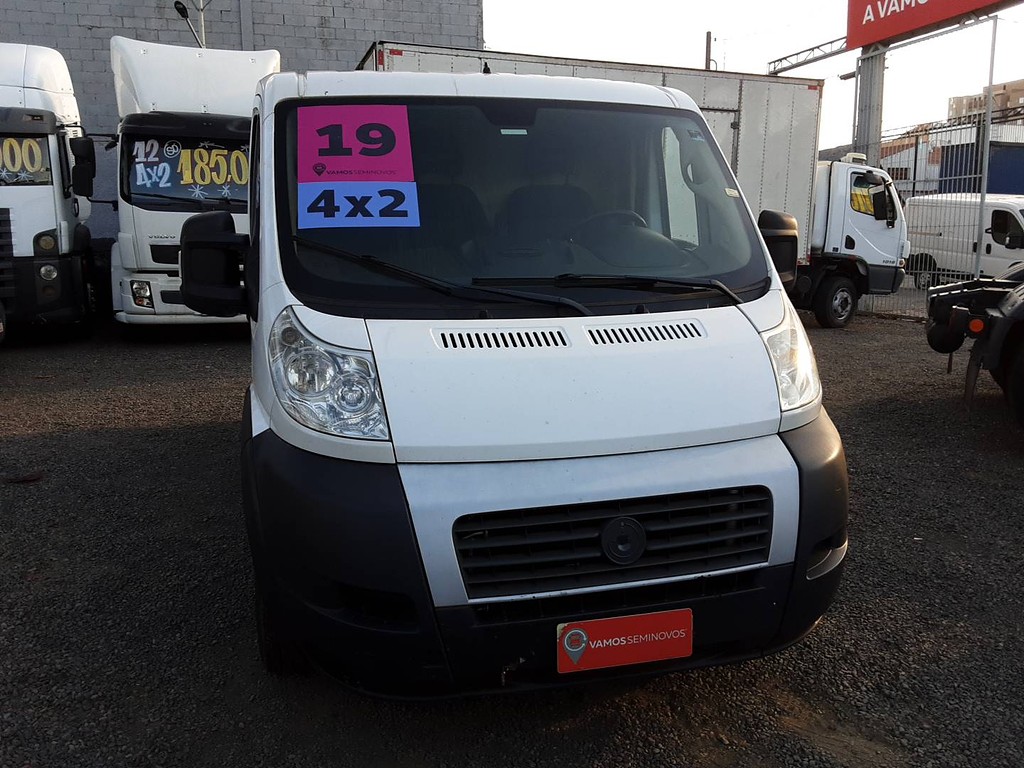 Caminhão ·UTILITÁRIO FIAT DUCATO CARGO 2.3 Baú Furgão ANO 2019 de Thiago Vamos Seminovos em São Paulo