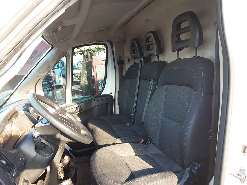 Caminhão ·UTILITÁRIO FIAT DUCATO CARGO 2.3 Baú Furgão ANO 2019 de Thiago Vamos Seminovos em São Paulo