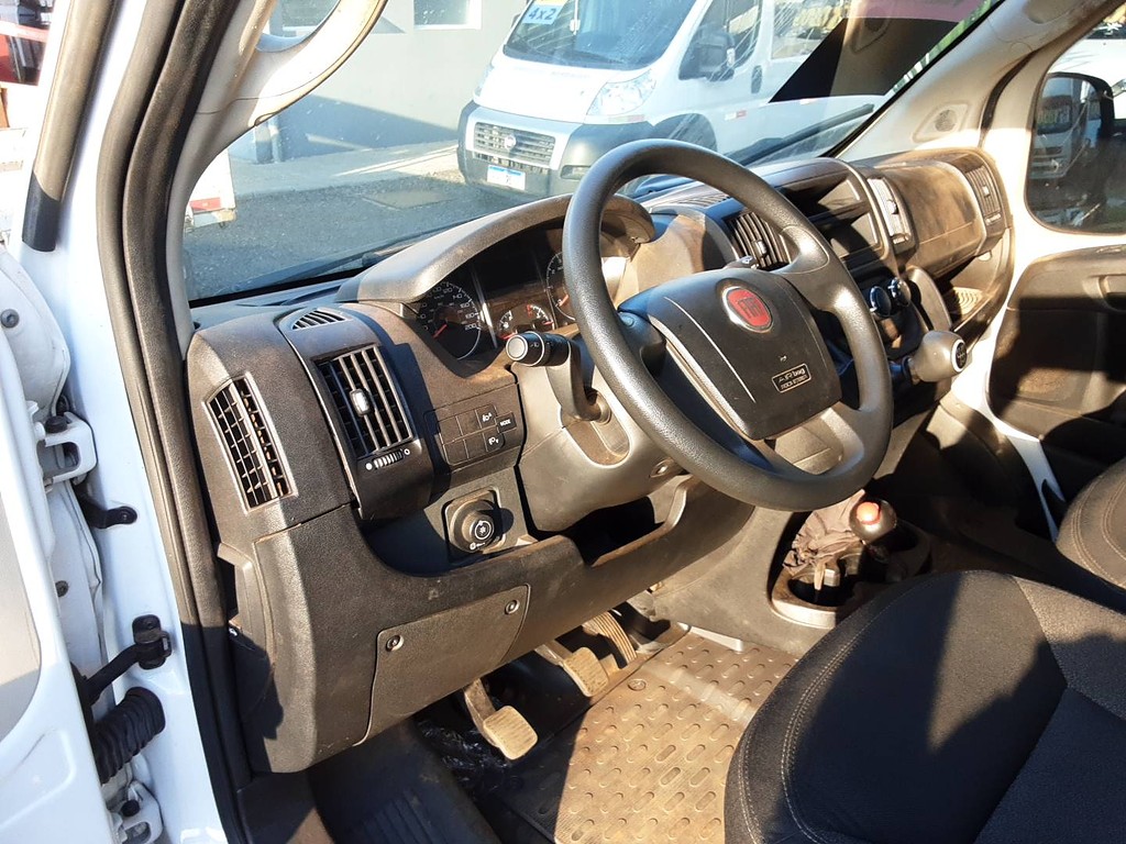 Caminhão ·UTILITÁRIO FIAT DUCATO CARGO 2.3 Baú Furgão ANO 2019 de Thiago Vamos Seminovos em São Paulo