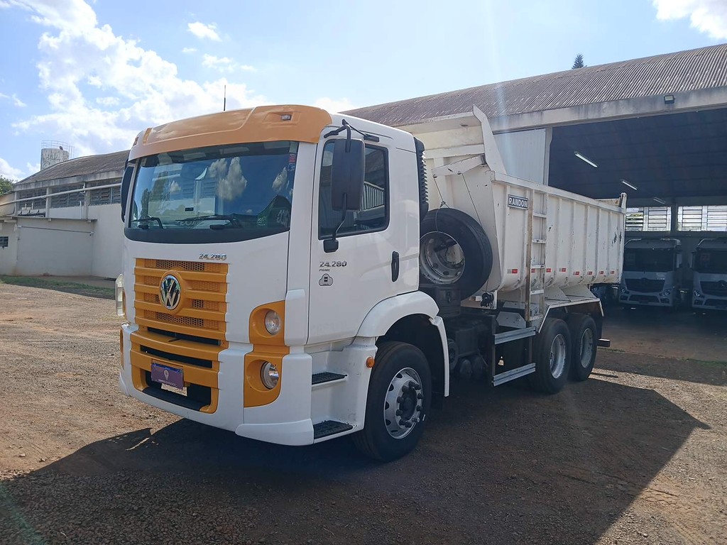 Caminhão VOLKSWAGEN VW 24280 Caçamba Basculante ANO 2023 de Fernando Vamos Seminovos em São Paulo