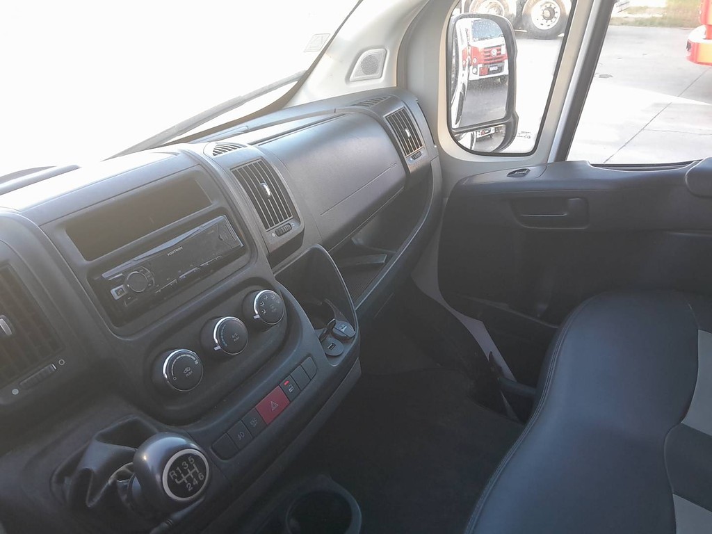 Caminhão ·UTILITÁRIO FIAT DUCATO MINIBUS 2.3 Passageiro ANO 2021 de Thiago Vamos Seminovos em São Paulo