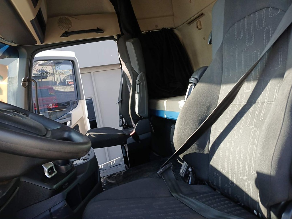 Caminhão MERCEDES BENZ MB 2548 Cavalo Mecânico ANO 2021 de Fernando Vamos Seminovos em São Paulo