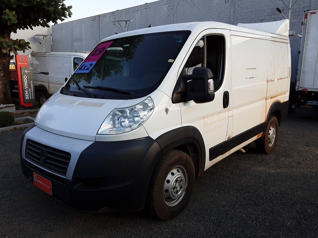 Caminhão ·UTILITÁRIO FIAT DUCATO CARGO 2.3 Baú Furgão ANO 2019 de Thiago Vamos Seminovos em São Paulo