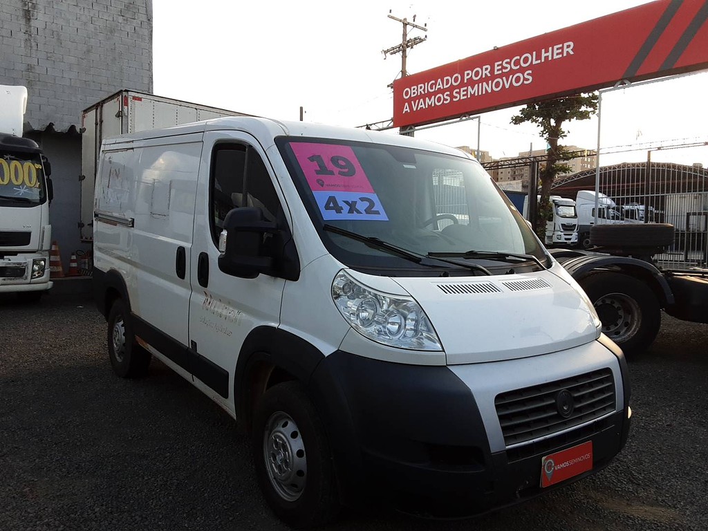 Caminhão ·UTILITÁRIO FIAT DUCATO CARGO 2.3 Baú Furgão ANO 2019 de Thiago Vamos Seminovos em São Paulo