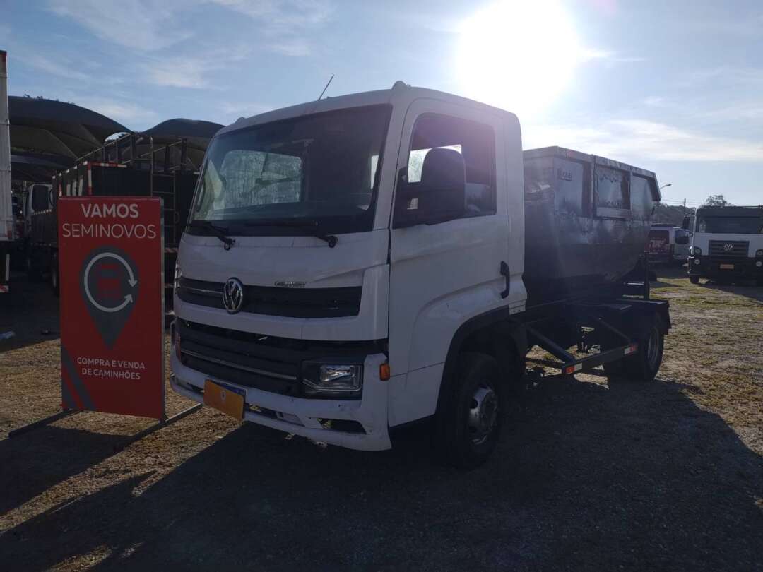 Caminhão VOLKSWAGEN VW 6160 Caçamba Basculante ANO 2019 de Fernando Vamos Seminovos em São Paulo