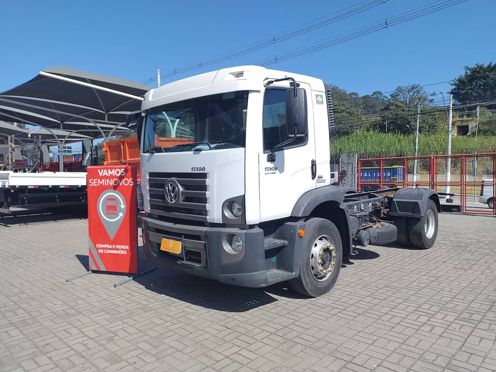 Caminhão VOLKSWAGEN VW 17190 Chassis ANO 2013 de Fernando Vamos Seminovos em São Paulo