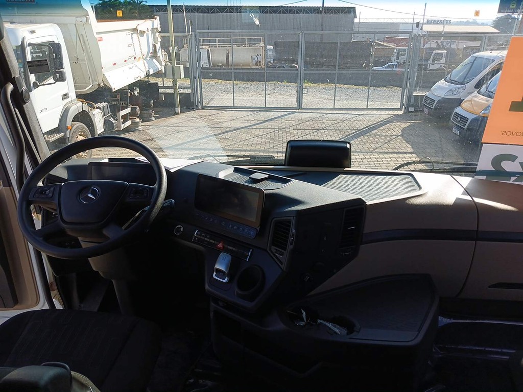 Caminhão MERCEDES BENZ MB 2548 Cavalo Mecânico ANO 2021 de Fernando Vamos Seminovos em São Paulo