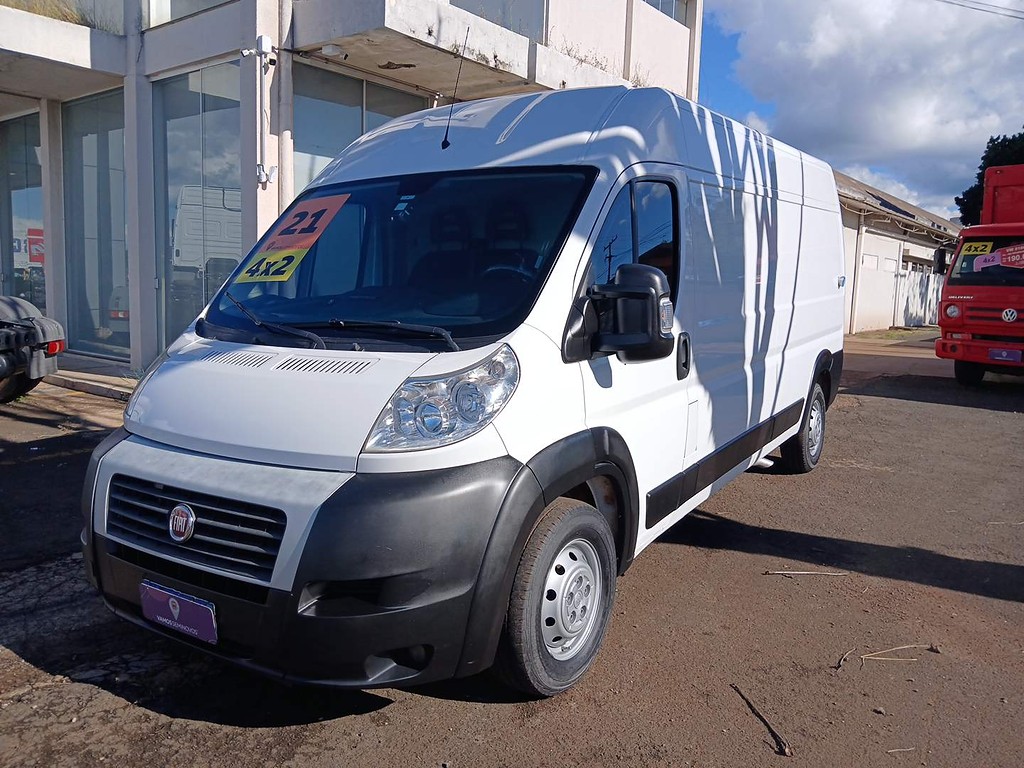 Caminhão ·UTILITÁRIO FIAT DUCATO MAXICARGO 2.3 Baú Furgão ANO 2021 de Thiago Vamos Seminovos em São Paulo