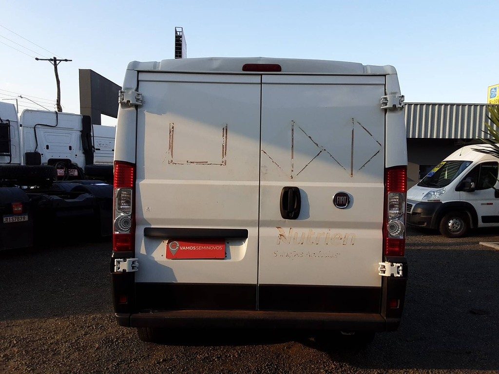 Caminhão ·UTILITÁRIO FIAT DUCATO CARGO 2.3 Baú Furgão ANO 2019 de Thiago Vamos Seminovos em São Paulo