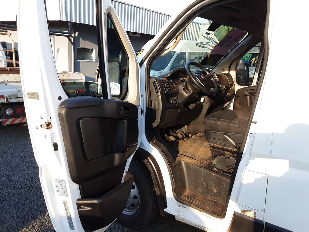 Caminhão ·UTILITÁRIO FIAT DUCATO CARGO 2.3 Baú Furgão ANO 2019 de Thiago Vamos Seminovos em São Paulo